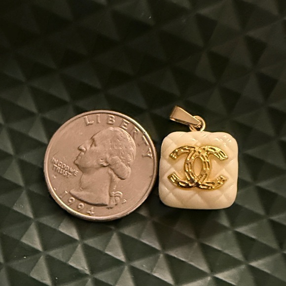 Chanel White cloud With Gold CC Zipper pull |Bag Charm | Pendant - Picture 3 of 3